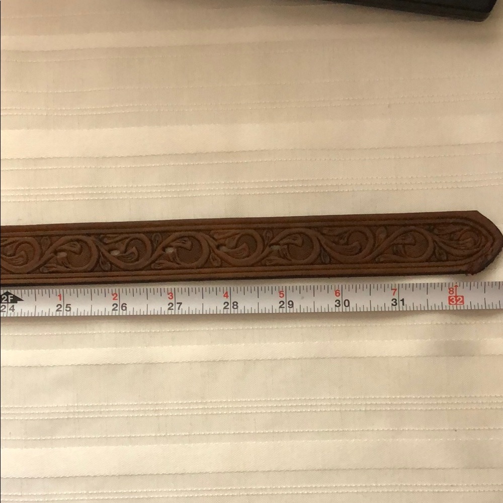 Women’s Justin Leather western style belt Sz 28 Brown Leather with heart buckle - Picture 13 of 16